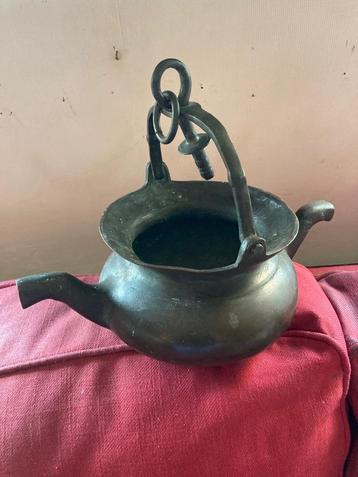 Mooie gave goed antieke bronzen lavabo 17e-18e eeuw beschikbaar voor biedingen