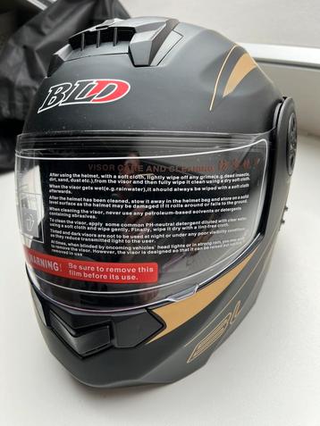 Nieuwe Helm met ingebouwd zonnevizier beschikbaar voor biedingen