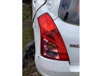 Achterlicht links van een Suzuki Swift beschikbaar voor biedingen