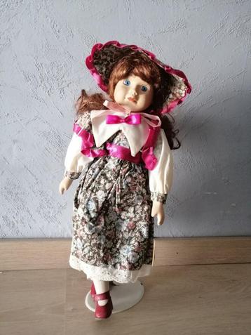 Poupée en porcelaine, Enlèvement, Comme neuf, Poupée