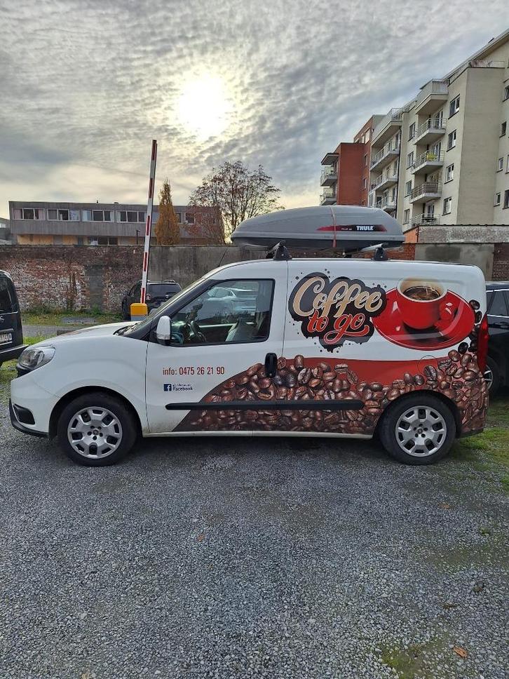 Koffie-Foodtruck - Uit Nalatenschap - volledig uitgerust, Auto's, Fiat, Bedrijf, Doblo, Dakrails, Benzine, Euro 6, Overige carrosserie