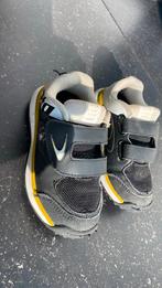 Dita 27 kinderschoenen, Sport en Fitness, Ophalen, Zo goed als nieuw, Schoenen