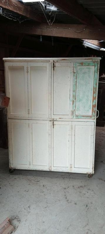 Vintage bakkers kast. beschikbaar voor biedingen