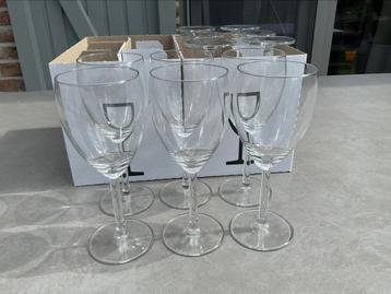 12 nieuwe wijnglazen beschikbaar voor biedingen