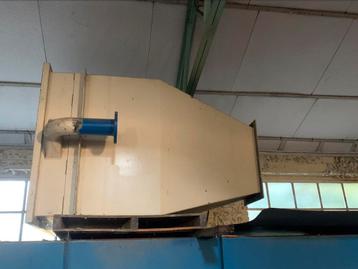 Silo met doseerwormschroef beschikbaar voor biedingen