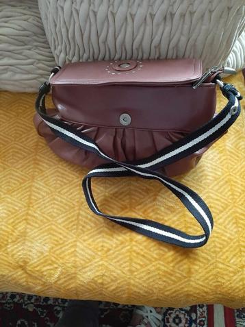 handtas  met bandriem  beschikbaar voor biedingen