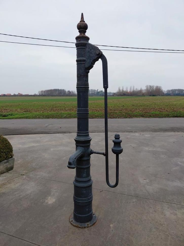 Très grande pompe sur pied ancienne en fonte, Jardin & Terrasse, Pompes à eau, Pompe à eaux claires, Enlèvement