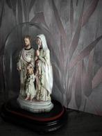 Sainte famille sous cloche de verre, Enlèvement