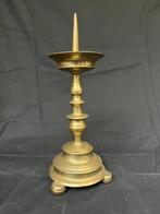 Pinkandelaar 16 de eeuw met bolpoten, Antiek en Kunst, Ophalen of Verzenden, Koper of Brons