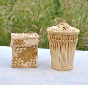 2 petites boites paille tressée ronde et carrée  beschikbaar voor biedingen
