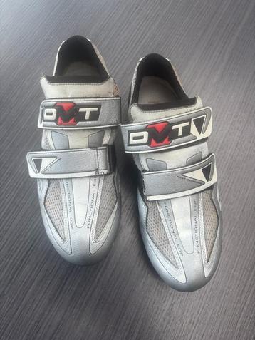 koers schoenen DMT beschikbaar voor biedingen