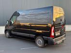 Renault Master L2H2 2.3dCi 145pk - Airco | Navi | Camera | C, Voorwielaandrijving, Stof, Euro 6, 4 cilinders