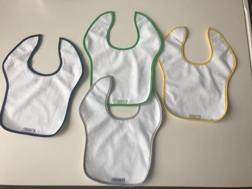 4 Bavoirs blancs avec dos en plastique, rarement portés., Enfants & Bébés, Aliments pour bébé & Accessoires, Comme neuf, Autres types
