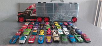 Hotwheels met opbergtruck  beschikbaar voor biedingen