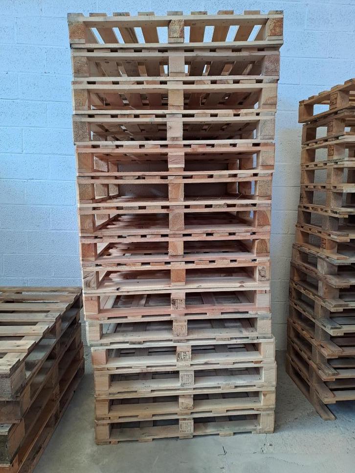Palette bois carrée 105x105 (comme neuve), Doe-het-zelf en Bouw, Hout en Planken, Zo goed als nieuw, Pallet, Grenen, Minder dan 200 cm