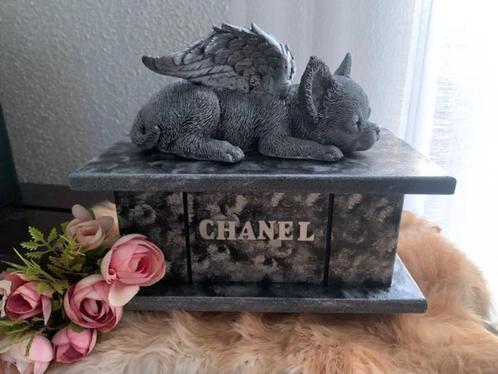 Chihuahua beeld met of zonder vleugels op urn handgemaakt, Dieren en Toebehoren, Honden-accessoires, Nieuw, Verzenden