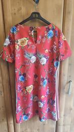 Robe fleurie rouge M, Enlèvement