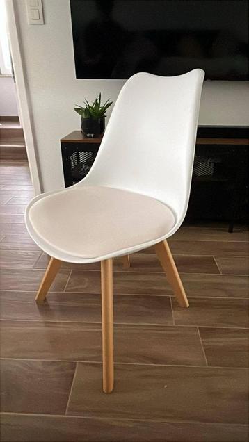 Set de 5 chaises blanches – moderne et confortables ! beschikbaar voor biedingen