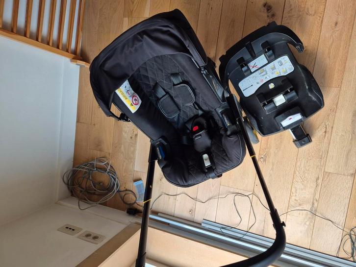 Doona autostoel/buggy met isofixbasis, Kinderen en Baby's, Autostoeltjes, Gebruikt, Ophalen