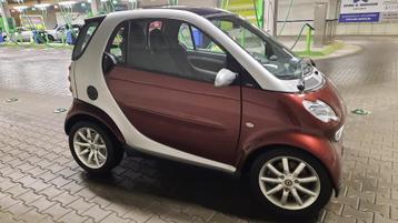 Mooie Smart in goede staat beschikbaar voor biedingen