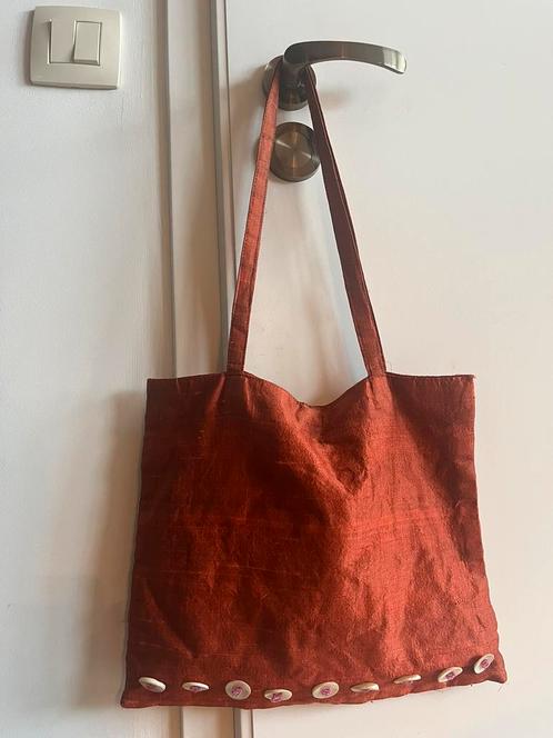 Fairtrade handgemaakt oranje schoudertasje, Handtassen en Accessoires, Tassen | Damestassen, Zo goed als nieuw, Schoudertasje