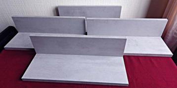 Set van 4 Identieke Zwevende Muurleggers  beschikbaar voor biedingen