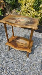 Beau petit meuble ancien plateau du dessus a refaire, Ophalen