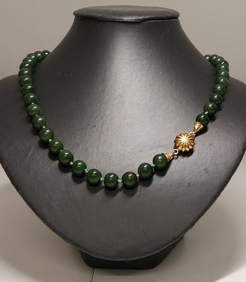 Antieke jade ketting met 18 kt gouden sluiting b2 Prachtige, Bijoux, Sacs & Beauté, Colliers, Comme neuf, Or, Vert, Enlèvement ou Envoi