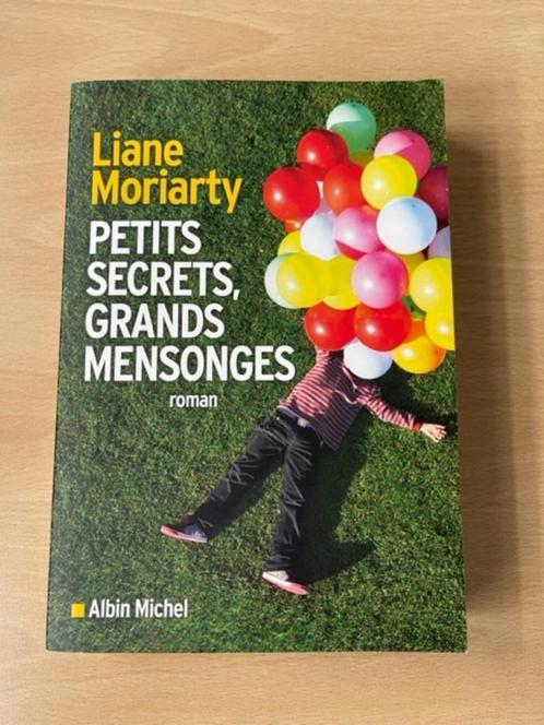 Liane Moriarty. Petits secrets, grands mensonges. Albin Mich, Boeken, Romans, Zo goed als nieuw, Ophalen of Verzenden