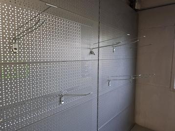 8.4 meter winkelrek 220cm hoog beschikbaar voor biedingen