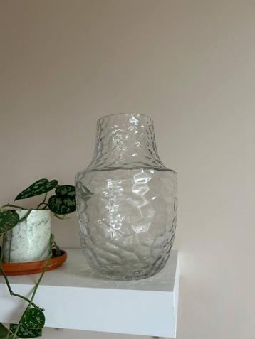 Vaas met textuur beschikbaar voor biedingen