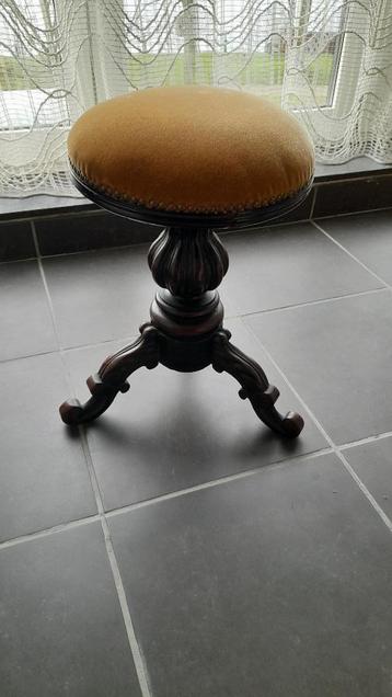 Pianokruk in hout met velours beschikbaar voor biedingen