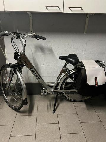 Elektrische fiets giant beschikbaar voor biedingen