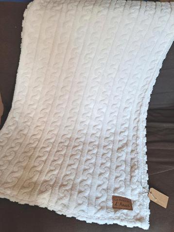 Nieuw! Prachtige ivoorkleurige plaid beschikbaar voor biedingen