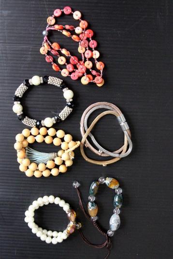 set armbanden kettingen bracelets  beschikbaar voor biedingen