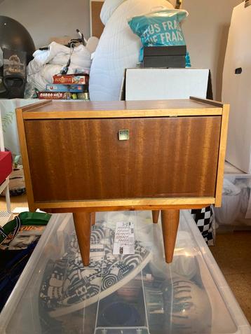 Vintage nachtkastje  disponible aux enchères