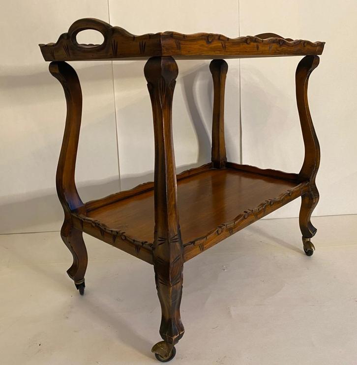 Desserte/ Chariot vintage à roulettes en bois sculptée noyer, Antiquités & Art, Antiquités | Meubles | Chaises & Canapés, Enlèvement