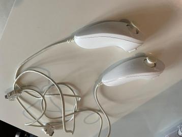 2 officiële nunchucks voor de Nintendo Wii  beschikbaar voor biedingen