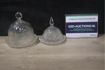 Set van 2 Vintage Kristalglazen Kaasstolpen beschikbaar voor biedingen