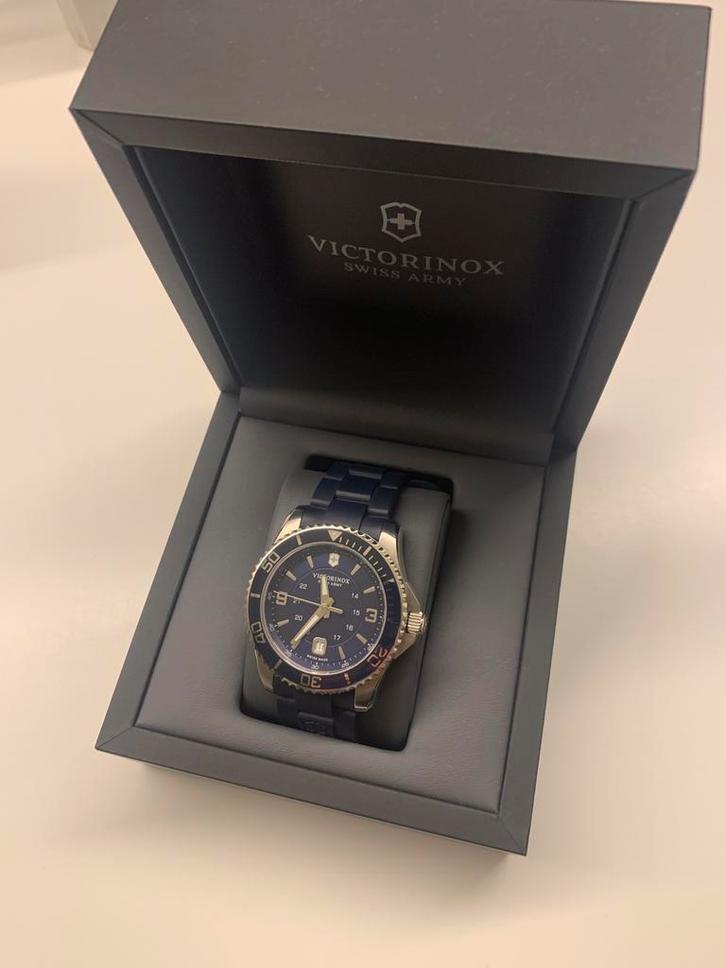 Horloge Victorinox (2 stuks) 199€/stuk, Bijoux, Sacs & Beauté, Montres | Hommes, Comme neuf, Montre-bracelet, Autres marques, Acier