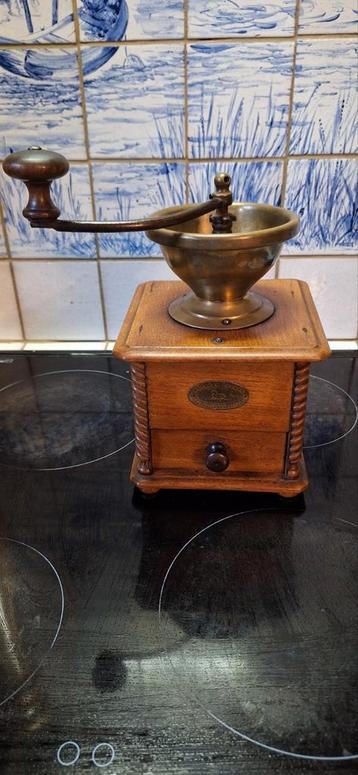Koffiemolen Peugeot Freres Antiek 1920 in mooie staat! beschikbaar voor biedingen