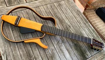 silent guitar met nylon snaren beschikbaar voor biedingen