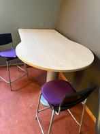 Hoge Keukentafel met 2 stoelenen, Huis en Inrichting, Ophalen, Zo goed als nieuw