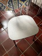 Vintage keukentafel: drie stoelen en twee krukken, Ophalen