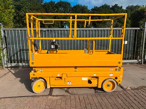 Haulotte Compact 8 8m schaarlift Haulotte hoogwerker, Zakelijke goederen, Machines en Bouw | Liften, Steigers en Ladders