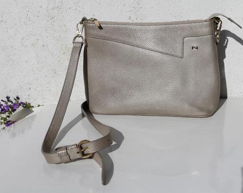 Nathan Baume metallic beige schoudertas, Handtassen en Accessoires, Tassen | Damestassen, Gebruikt, Schoudertasje, Beige, Ophalen of Verzenden
