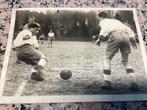 Oude actiefoto voetbal 1945-1946, Verzamelen, Foto's en Prenten, Ophalen of Verzenden, 1940 tot 1960, Gebruikt, Foto