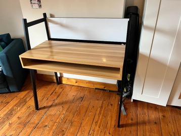 Designbureau van hout en metaal beschikbaar voor biedingen