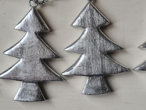 19 Houten Kerstboompjes verzilverd Londen, Diversen, Kerst, Nieuw, Ophalen of Verzenden