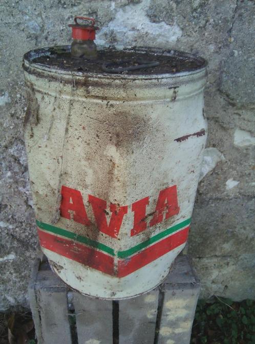 BIDON D' HUILE VINTAGE AVIA 25 LITRES VIDE, Collections, Marques & Objets publicitaires, Utilisé, Emballage, Enlèvement ou Envoi